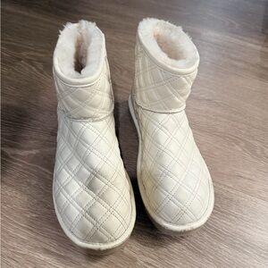 UGG Cream/White Winter Boots
